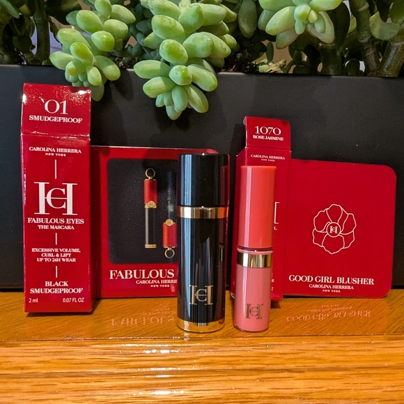 Carolina Herrera Lot - Picture 8 of 16